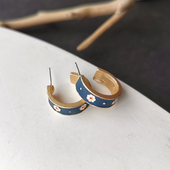 💙Enamel Daisy Earrings Small Hoops - Picture 6 of 7